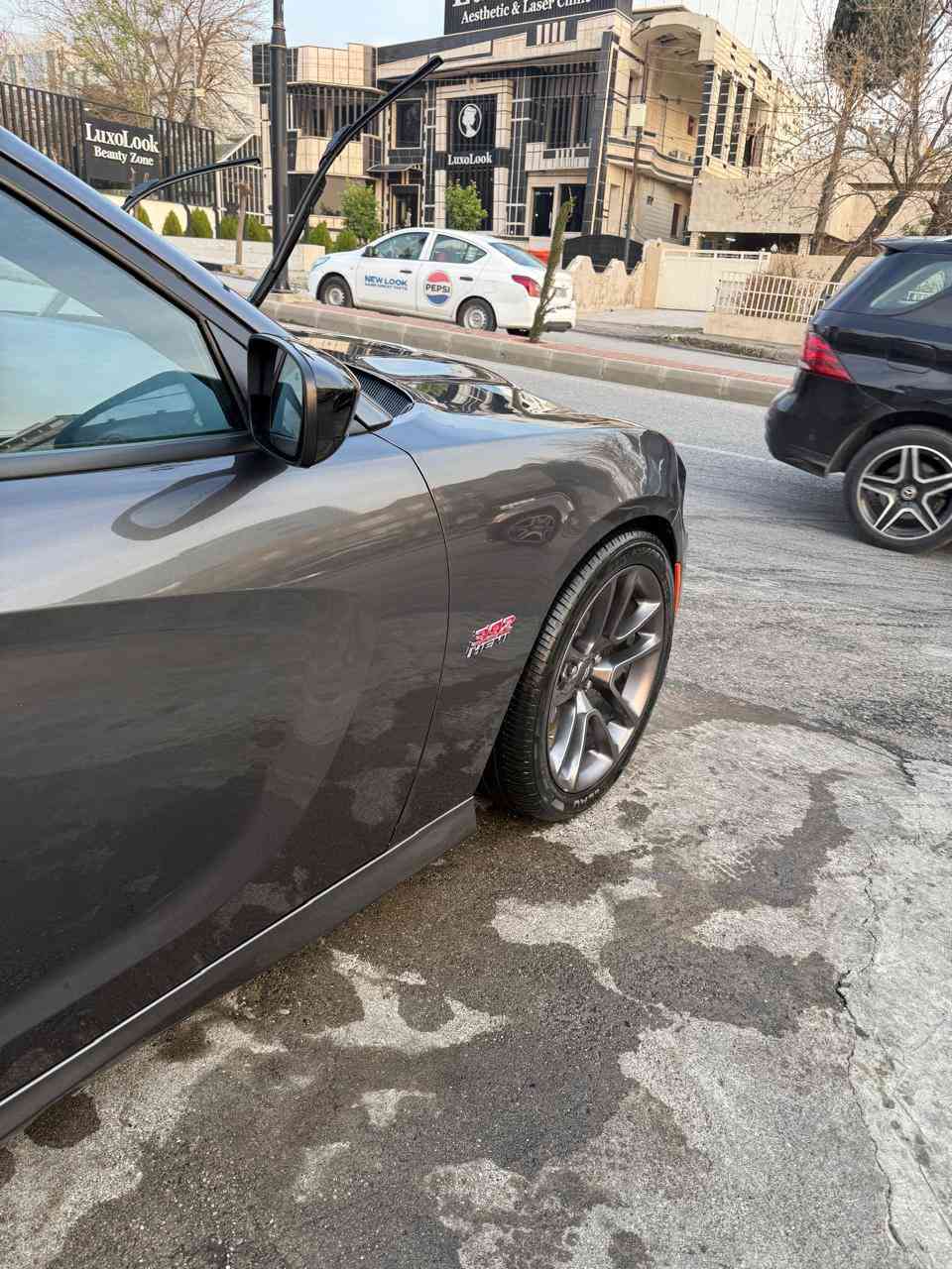 السلام عليكم
 
جارجر سكات باك 🐝 2023 Last call 
ماشية 11,000 ميل  
حادث السيارة جداً بسيط بيها بارد بالجاملغ الايمن وبيها جهة السايق تقرة دبل كود مال شركة من المصنع السيارة فول مواصفات عدا الفتحة وعليها برمجة سيفتي بايد البطل مصطفى ايكل 🦅 + ولف حماوة مشيموتو الاصلي 
السعر 290 ورقة وبيها مجال للشراي
 
للاستفسار اكثر ***********
