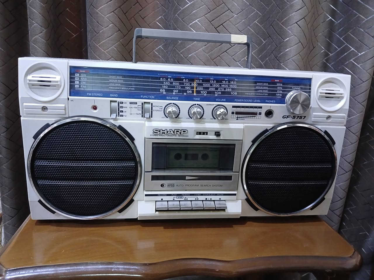 السلام عليكم. 
راديو مسجل شارب ياباني gf_5757 
الراديو 4 موجات. 
الجهاز جديد ونظافة 100/100.
المسجل شغال ومثل ما موضح بالتصوير. 
كهرباء 220-240.
ياخذ 6 بطاريات حجم كبير .
الشراي يتفضل عالخاص.


**إذا كنت صاحب هذا الإعلان وتريد حذفه لأي سبب، رجاءا أرسل رسالة إلى الدعم الفني**