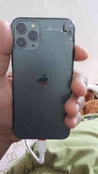 للبيع 11 برو الجهاز فقط ضهر مكسور  بردة مرات تنزل ومرات لاع شكل  اي عط...