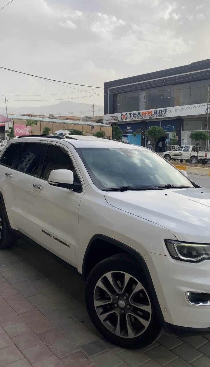 جئب گراند شيروكي مواسفات لميتد فول فول
2018 خليجي شريكه هارليم پانوراما به سمه و شغال سندوق شفت دبل اكسل5 مود لي خورين 
كوشن كاره با و سارد و گه رم كوشن خه زن رادار 
گئر و مه كينه به شه رت 5 پارچه و نيو بوياغه بي ژوري بي ارباك ته نها په مپه سياره كي زور جوانه به ناوي خومانه سه نه وي ره قم نويه 119 هه زار رويشتووه 
*********** أربيل, العراق
