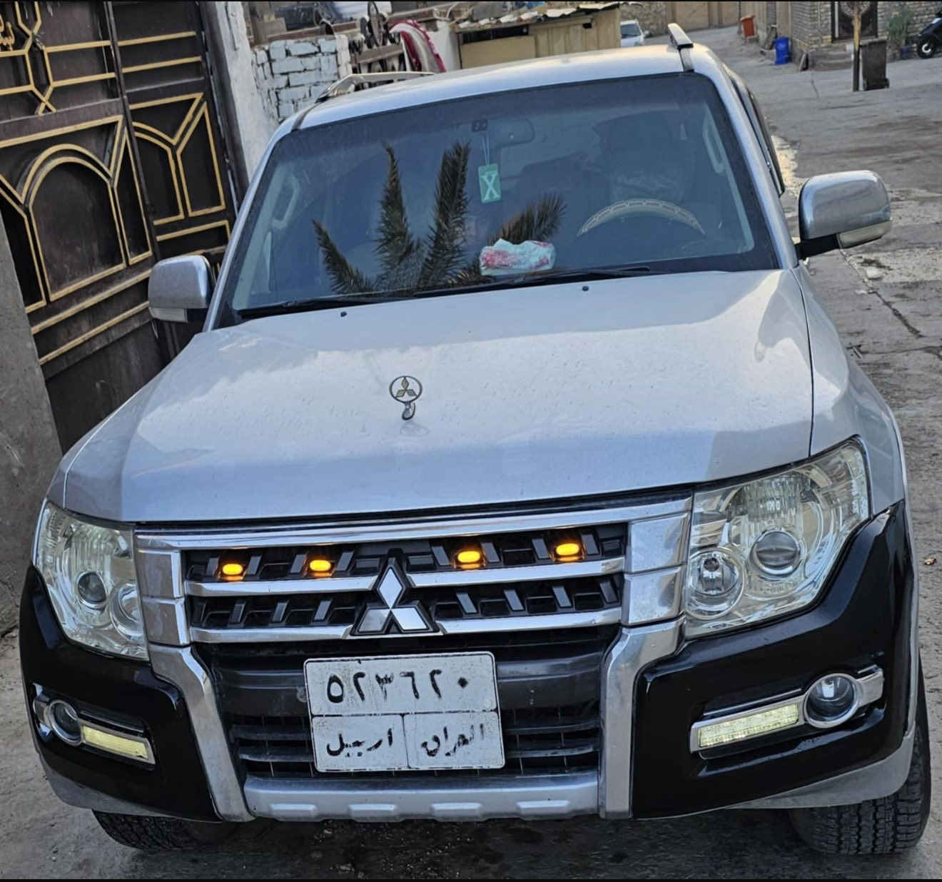 سلام عليكم 
للبيع فقط فقط بدون مراوس 
باجيرو مواصفات عاديه               2016 
بيهه صبغ 
على قول لسان راعيهه انو واكع عليهه باب المزرعه 
بس اني ابيع واقع حال صبغ عام بدون دواخل السياره كلش نضيفه وجاهزه
سعر 142 ورقه مجال جدا بسيط 
عنوان بغداد زيونه 

***********
