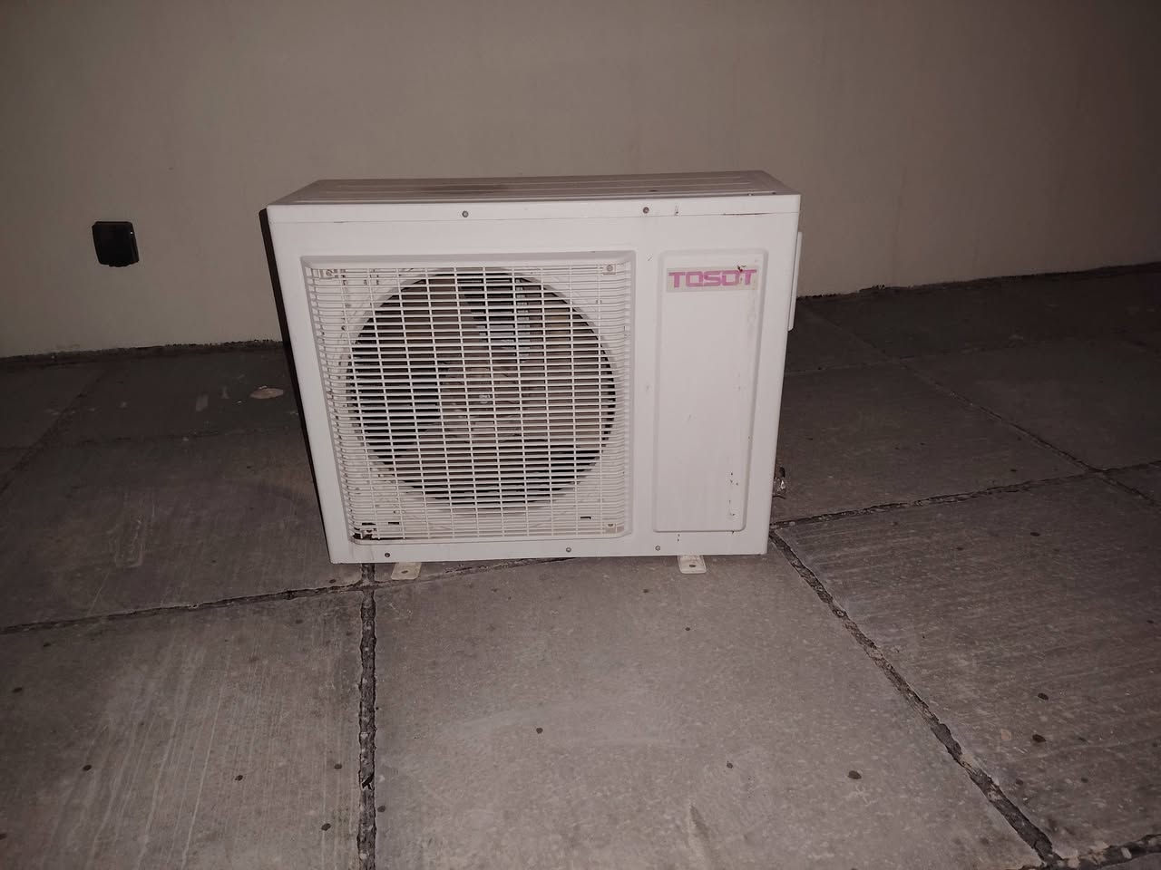 عندي سبالت 2 طنين واحد توسوت  نظيف والثاني LG نص عمر اثنينهم يشتغلن للبيع مفتوحات وغاسلهن وجاهزات للربط


**إذا كنت صاحب هذا الإعلان وتريد حذفه لأي سبب، رجاءا أرسل رسالة إلى الدعم الفني**