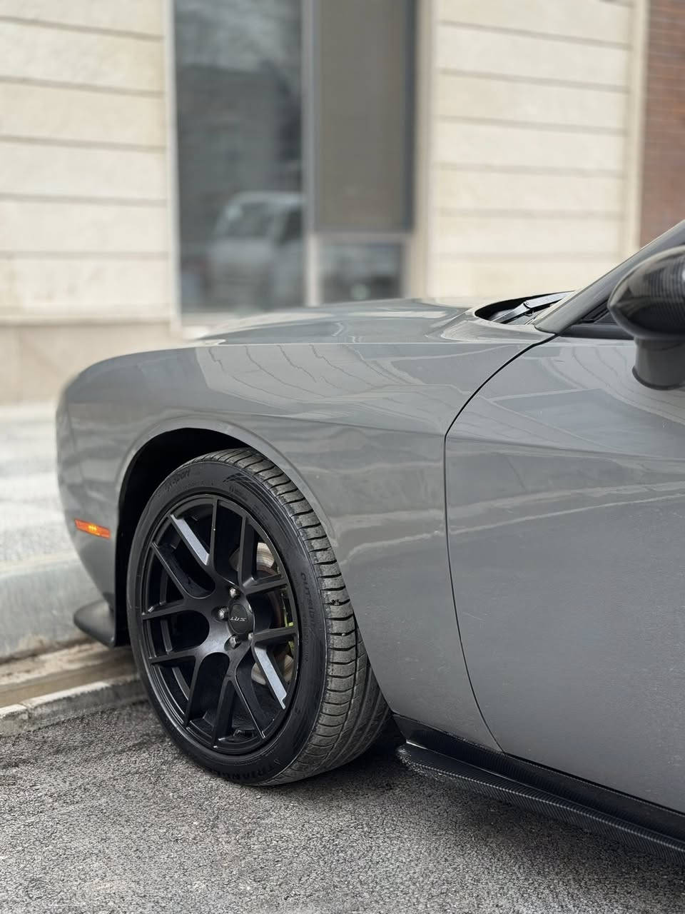 ب سعر البلاش تشالنجر 2019 SXT لون مميز
رقم بغداد مميز  هزه جديدة باسمي تحويل ثاني يوم 

.V6 سته سلندر  3600 
. صدر امامي خلفي جديد بل جيس 
.ويل تو سايز جديد اصلي 
.لد دائري زنون 
. شاشة ابل كار بلي 
.مري جانبيه هيتر 
.تبريد ثلج قطعتين 
.كامره خلفية دواره 360 درجة 
.السيارة على ايدي ومسويلها ادامة كاملة لاخر حباية بدون نقص 
. كشنات كهرباء 
.مكينة وكير جديدات بل جيس 
.تايرات جديدة 
.تحكم ستيرين جهتين 
 بيها اضافات دواسات جانبية كاربون فايبر دواخل كاربون فايبر جناح خلفي  مميز كاربون فايبر
بلادية ولاكلوب مشتغل بل داش بورد 
السيارة مميزة وكلش نصبتها حلوة
. داخل كاربون فايبر 
السعر 167  وبيها مجال 
مكاني بغداد الكرخ 

***********
