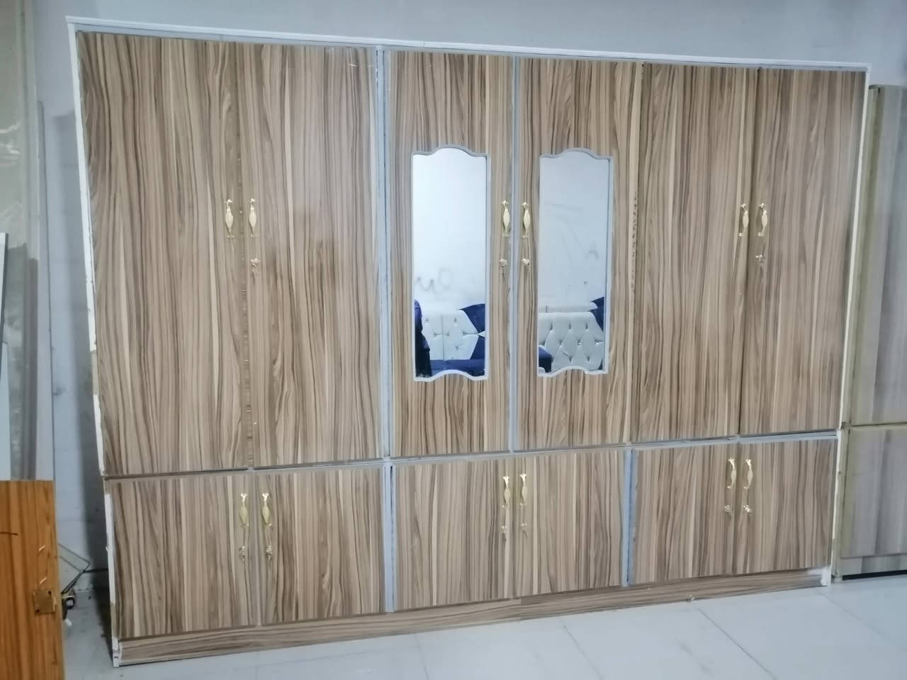 معرض نظيف قياس 3 امتار قطعتين للبيع سعر ١٦٥ تصال ***********
