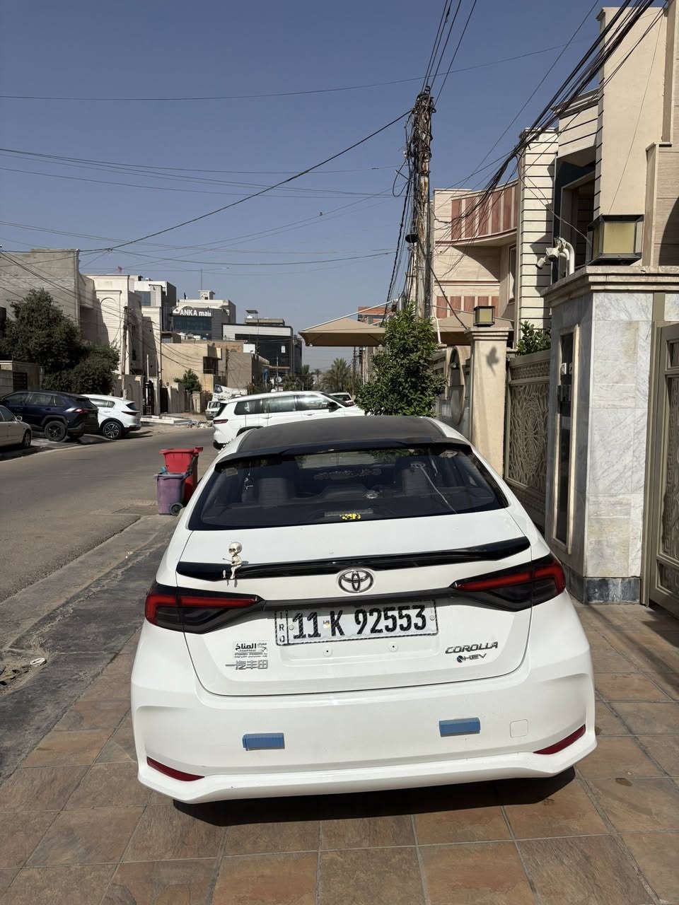 كورلا هايبرد ٢٠٢٥ ماشية ٢٢ الف كيلو بيها بارد بالباب الهلفية عكس السايق وسحب جداً بسيط بالهلال جاملغ الخلفي مكاني سيدية *********** السعر ١٤٥ وبيها مجال

