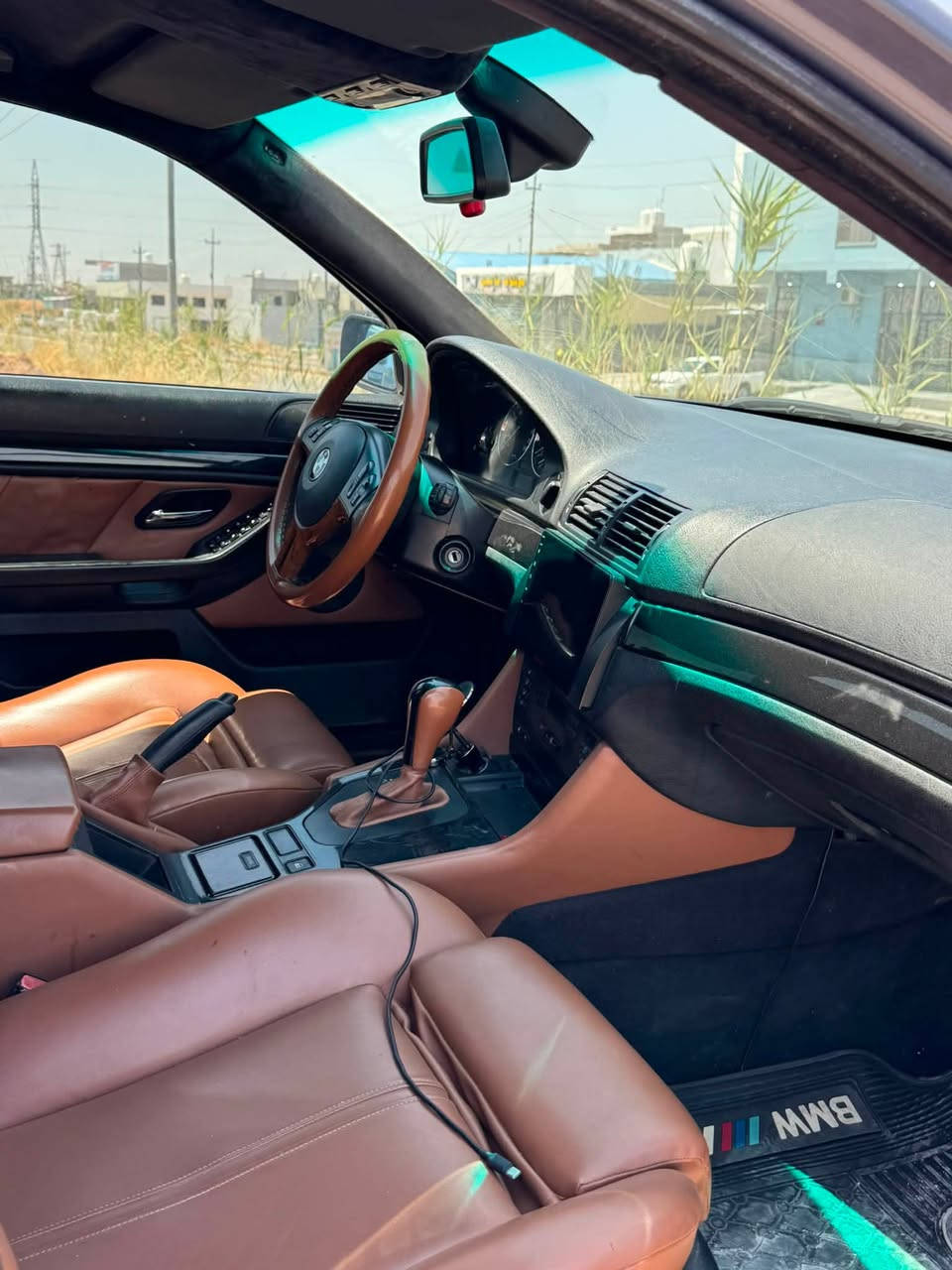 @bmw_٥٢٥
للبيع _بو فروشتن
مواصفات
تراكشن
كوشن جلدو هيتر
ئاوينه كاره بايي
جار جام ئوتو
داخلي قه يسي وسقف شامو 
گير توماتيك و سپور و عادي
مه كينه و گير به شه رت نه كرايته وه 
سياره حيزام صبوغه بوو جواني به شه رت معجون نه بيت
هه موشتيكي بيلادي ماوه ته وه به شرتي فحس كومبيوته ر
سياره دينار مصروفي نيه.جار تاييه ي لوكي له ژيره و تاخم و ده بلي تازه بوو گوراوه مالي دوسته 
***********
نرخي٩٨ورقه و مجال و ٤٣٠هزار غرامه ي له سه ره
