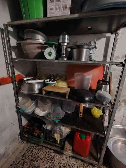 اغراض مطعم نظيفة للبيع مكاني بغداد الحرية *********** بي واتساب
