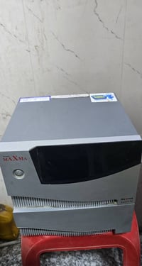 عاكسه مكزما ٨ امبير  استعمال قليل ٢٤ فولت للبيع  07733705634