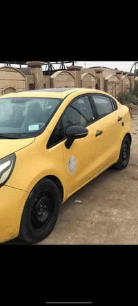 كيا ريووو موديل :2015 خليجي فول مواصفات عدا البصمه بيه طخات موضحه بالص...