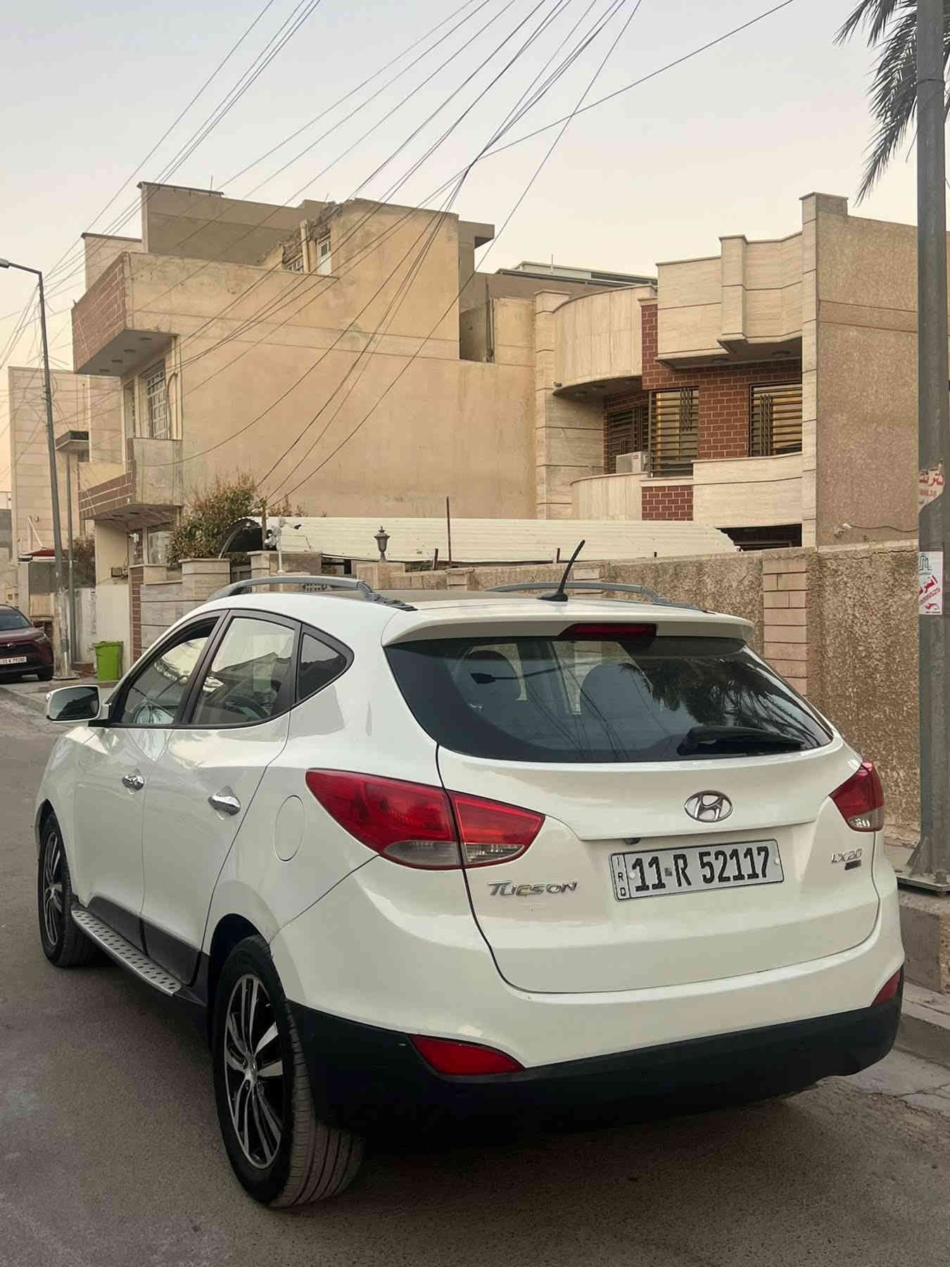 السلام عليكم توسان 2011 خليجي فول مواصفات
مواصفاتها / بنوراما / شاشه جبيره / كشنات جلد + كهربائي
بصمة تشغيل + بصمة ابواب / محرك 2000 دوش
السياره بيها صبغ جاملغ وقبق جنطه وبنيد الباقي مكفول
السياره جاهزه بدون نقص تبريد صدر كله جديد 
السعر 127 وبيها مجال حك الجيه ***********
