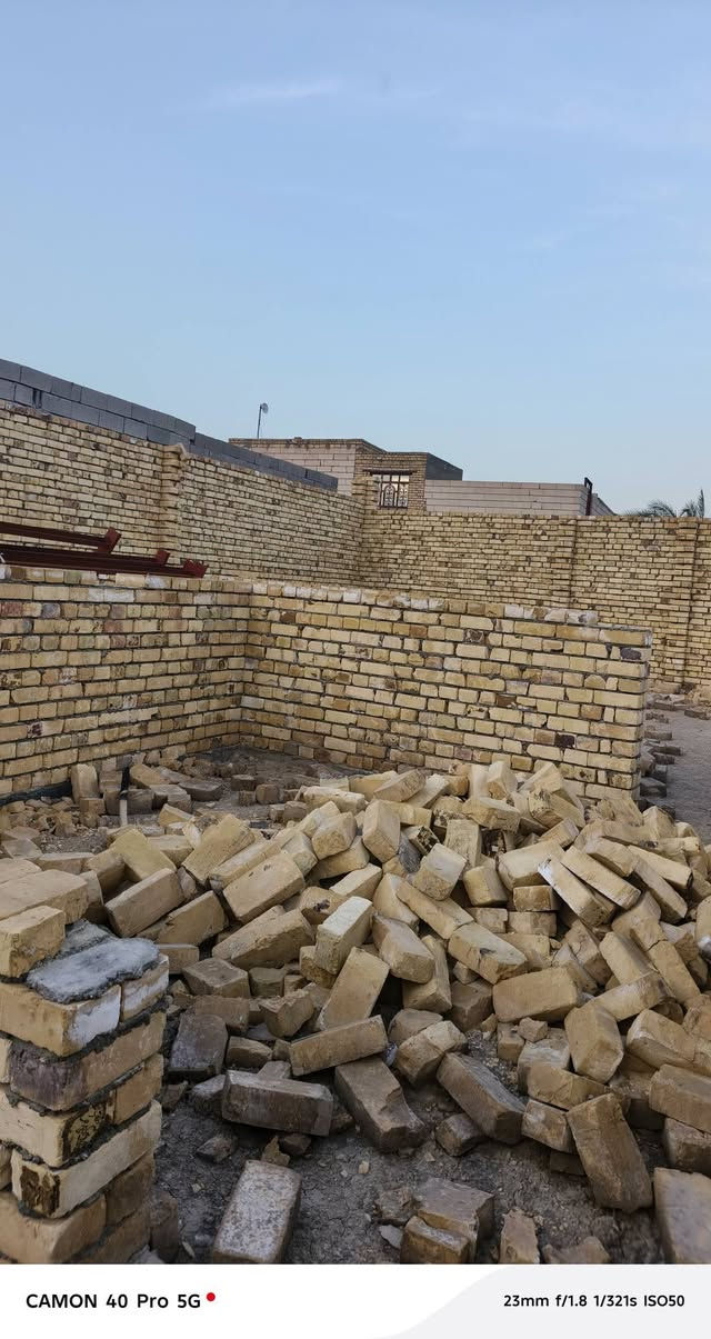 هيكل زراعي للبيع في(( العكيكه ))الفرع خلف دائره الكهرباء (حي مجبل)
مساحه ١٧٠ متر 
غرفه +صحيات داخليه وخارجية+ ديوانيه+مطبخ
الخدمات ماء+كهرباء +مجاري
بناء درجه أولى رباط أرضي البناء كما موضح بلصور 
السعر ٢٨ 
للاستفسار ***********
