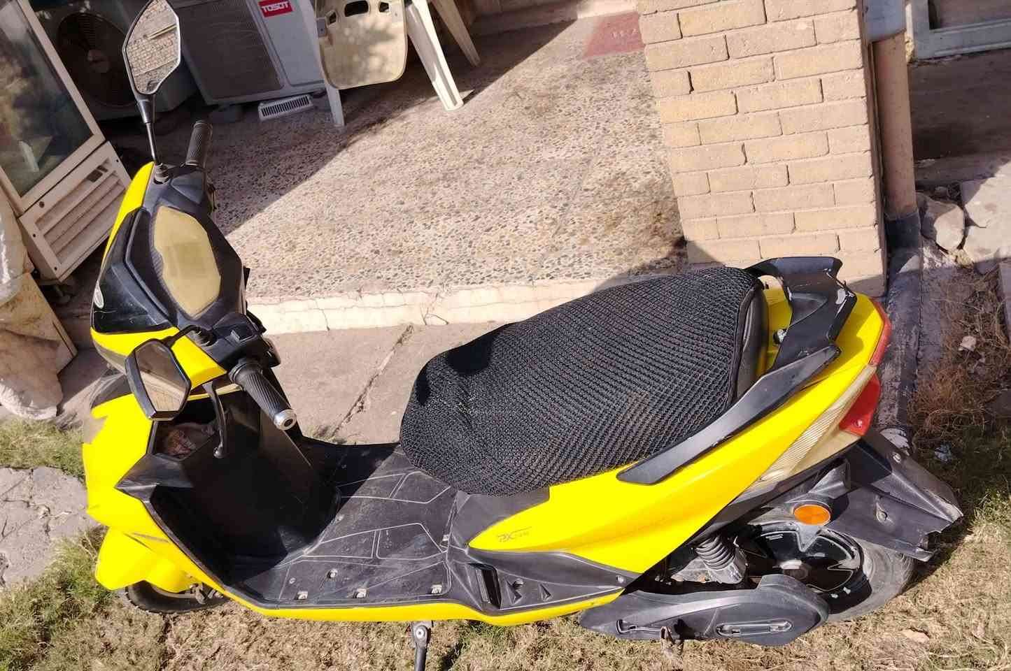 دراجة سكنس شحن ٦ بطارية مسطرة شغالة تايرات جديدة ب٣٧٥ الف وبيهة مجال بسيط العنوان بغداد شارع فلسطين ***********
