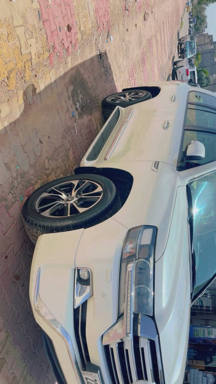 لاندكروز ٢٠١٧ وايت ادشن مكفوله ٦ سلندر رقم شمالي باسمي سياره نظيفه كولش ماشيه ١١٤ قابله للزياد*********** مكاني بغداد حي الخضراء٤٦٠٠٠ الف$
