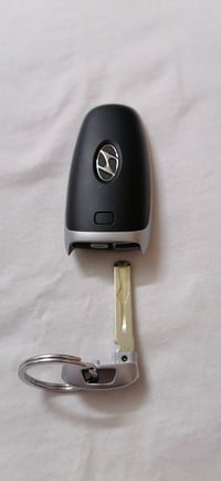 بصمه توسان من ٢٢ الى ٢٥ خليجي اوتو هولد اصليه سعرها ٧٥ الف للاتصال ٠٧٧...