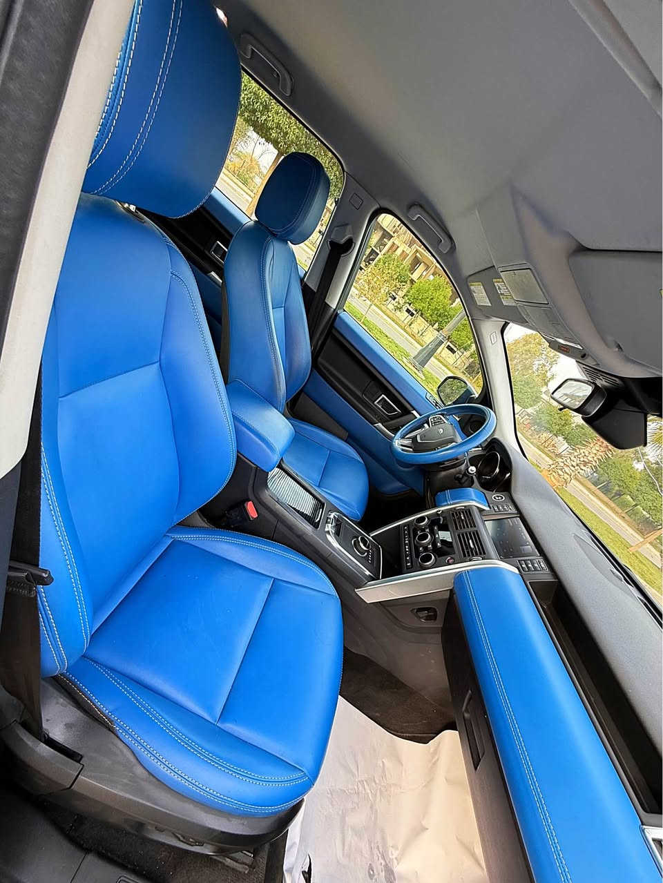 {Land Rover discovery 2019}
🇬🇧~~~~~~~~~~~~~~~155$~~~~~~~~~~~~~🇬🇧
(وارد امريكى حادث بس نص بوند و شوية تعديل عل جاملغ سكن بدون دواخل بدون ارباگ)
موديل : ٢٠١٩
مكينة : 2.0 ليتر 4سلندر بنزين توربو
ماشية : ٧٣ الف حقيقى
لون : ابيض
رقم شاصى : SALCP2FX6KH815485
سعر : 155$ ورقه و مجال 
مواصفات: نص فول بدون بانوراما 
                  —————————————-
گير و مكينة و كهربائي كل شرط 
رقم و سنوى جديد تحويل مباشر 
سيارة الحمدلله جاهزه بدون نقص 
                 ——————————————
مكان سيارة / اربيل شارع ٦٠ 
رقم موبيل /***********
                                        📲***********
سعر سيارة / ١٥٥٠٠$ دولار امريكى و مجال 
🇬🇧~~~~~~~~~~~~~~~~~~~~~~~~~~~~~~~~🇬🇧 أربيل, العراق
