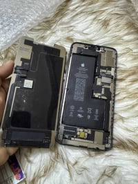 ايفون ١١ برو مستعمل. ذاكره ٢٥٦ فقط يحتاج اله شاشه وخريطه الي يفيده يتص...