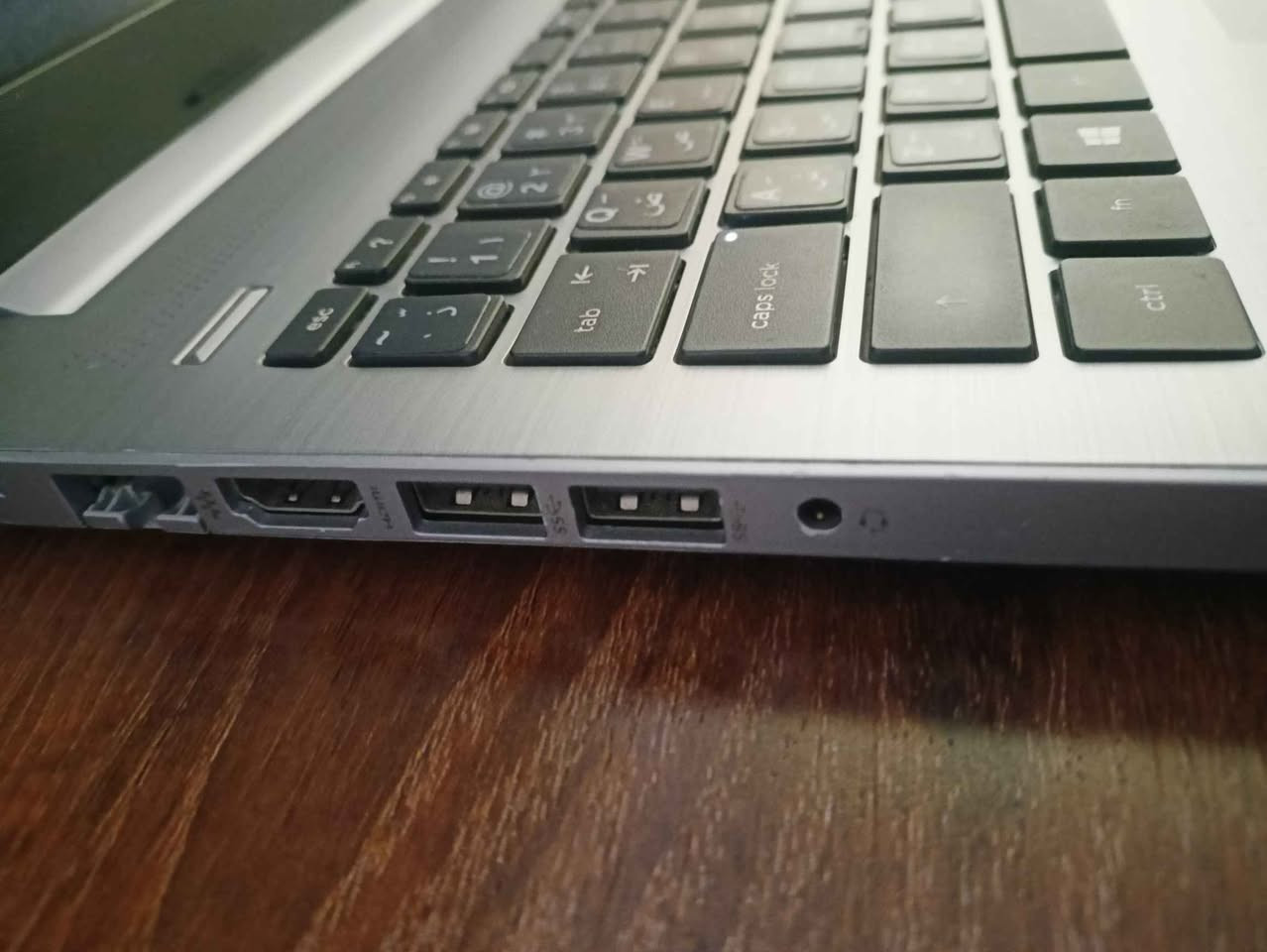 💻 لابتوب للبيع – بحالة ممتازة جداً

متوفر الآن لابتوب نظيف جداً والاستعمال خفيف، مناسب للدراسة والعمل والإنترنت والالعاب .

✅ الحالة: ممتازة
✅ الأداء: سريع وسلس
✅ البطارية: جيدة
✅ الشكل: نظيف جداً بدون خدوش تذكر
✅مع الشاحن الاصلي

المواصفات

✅نظام التشغيل:ويندز11برو

✅الذاكرة::256كيكا
✅باقي المواصفات بالصور
✅السعر:جدا مناسب بالمقارنة مع النضافة225٫000الف 

📩 الاستفسار راسلنا على الصفحة
تقنية بثقة – نبيع التقنية بثقة وجودة موصل, نينوى


**إذا كنت صاحب هذا الإعلان وتريد حذفه لأي سبب، رجاءا أرسل رسالة إلى الدعم الفني**