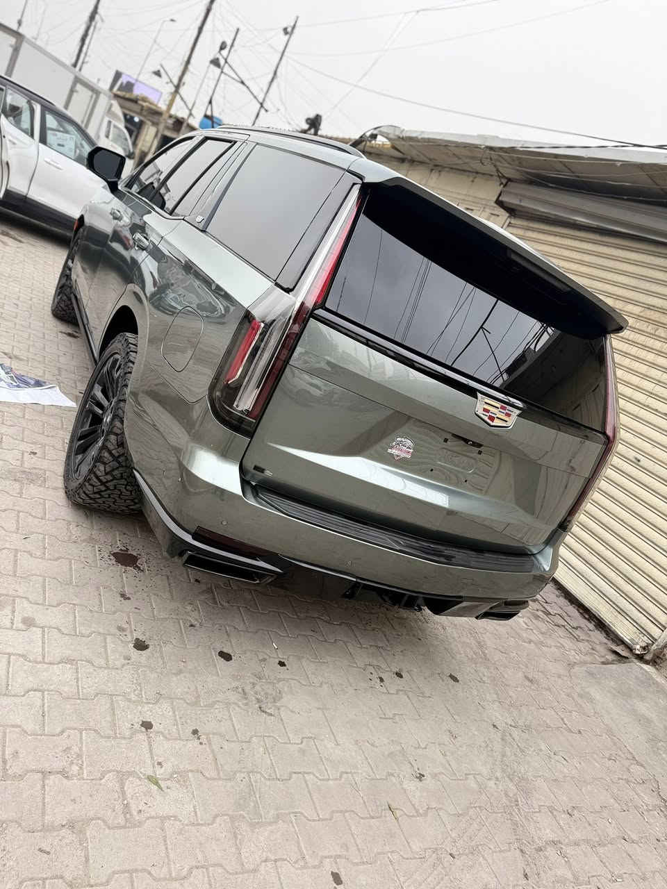 كاديلاك اسكليدموديل 2023  وارد أمريكي  كلين تايتل. السيارة ماشية 29ميل  مكان بغداد الطالبية  رقم الهاتف *********** 
فول مواصفات 

1 ددفه جميع الكراسي 
2صندوق. شفط
3شاشه. كبيرة
4كامرة k4كامرات. 3D
5تشغيل عن بعد
6داتا. شو
7سماعة 36سماعه. AKG
8جنطه ذكية
9-رادار جانبي وأمامي
10-رادارتحديد. مسار
11-كشن Vibبشكل. منفصل
12مري. شفط
13-ويل22
14-ذاكر ميموري خزن 
15-مسنات جلد 
16-انارة محيطية متغيرة ألوان
17-لدات ترحيب 
18-أشاير ترحيب 
19-حزام ذكي 
20-هاندبريك. دكمة
21-نظام سحب القطر 
22-بيبان شفط
23-بانوراما
24-فور ويل 
25-كامرات 6
26-نظام صوت صالنصه Vرياضي بلادي
27-مساج بلكشن تحكمات كهربائي
28-جكات.جوبلس
29-نقطه عمياء
30-بريك تنبيه عند وجود شخص قرب السيارة
 

ملاحظة تريد رقم اوًبدون رقم كلشيً متوفر.
