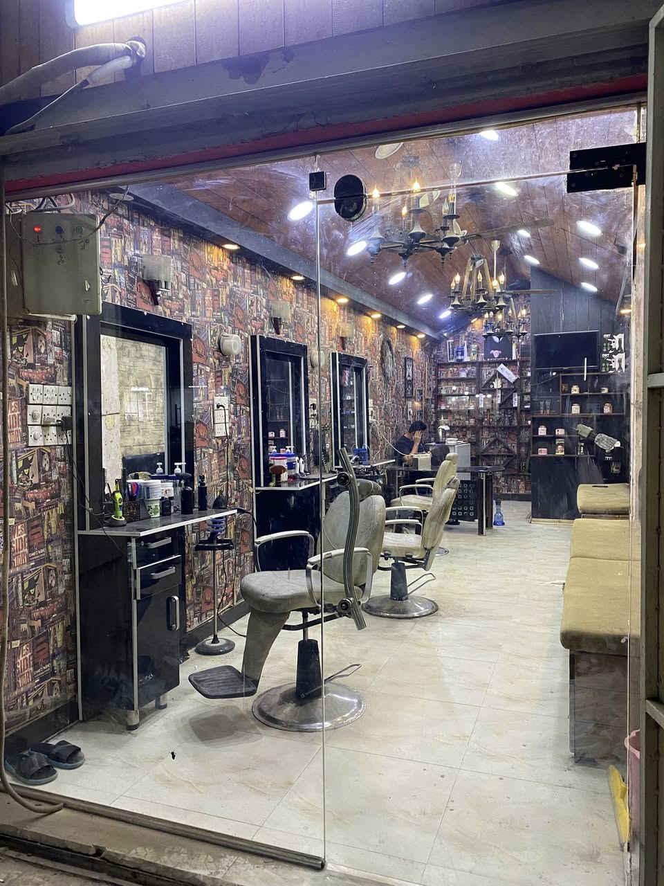 سلام عليكم  جام خانه للبيع الارتفاع 230 العرض 260 … المكان الامين الثانية شارع الارامل 
للاستفسار *********** وائل الحلاق
