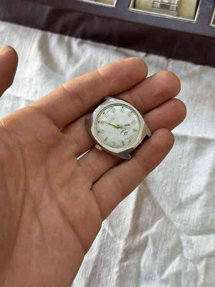 ساعات للبيع شلع 
عدد ٢٤ ساعة 
سويسري/ روسي / ياباني 
توماتيك  
تكويك
بطارية
ساعات كل اصلي
للتواصل /***********
يوجد توصيل لجميع المحافظات
