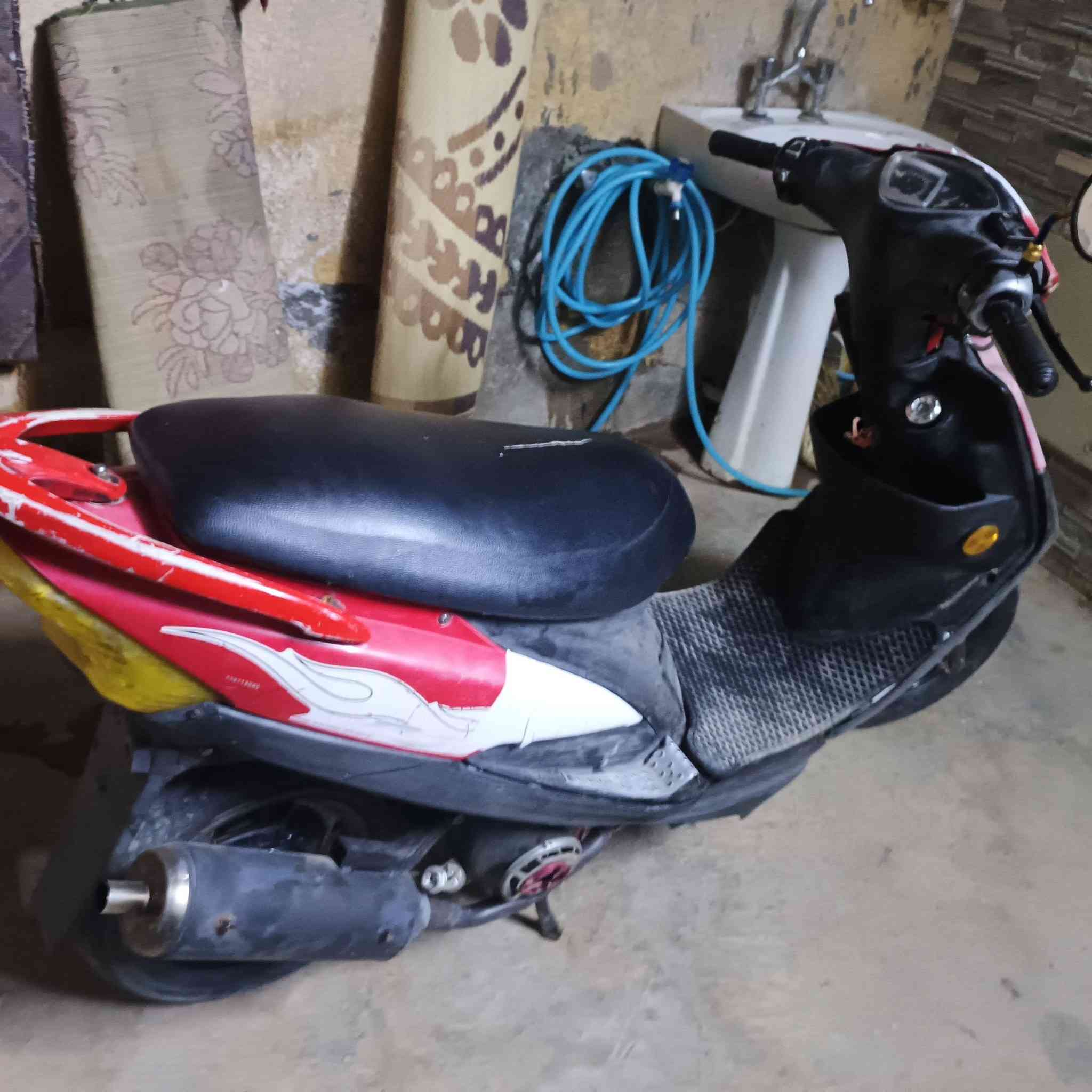 سلام عليكم دراجه ماكس للبيع بوشه 55بيهه شيال رياضي بلادي مو تجاري
ودبل امامي وخلفي 
*********** مكان واسط الكوت
