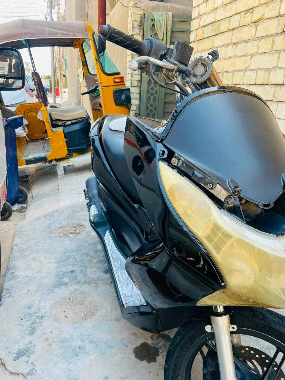 pcx جيل اول كفاله عامه دراجه خير من الله ابد ما موكفتني بشارع  اي شي ما مبدل بيها  نقص بس تلحم راسطات مال جاملغ ونقص السبعه الي جوه الجامه الاماميه  دراجه تأخذها ترتاح تنسى شي اسمه عطل بانزين كله محسن دهن كله موتل  
السعر 9 أوراق وبيها مجال   مكاني بغداد الشعب الرقم ***********
