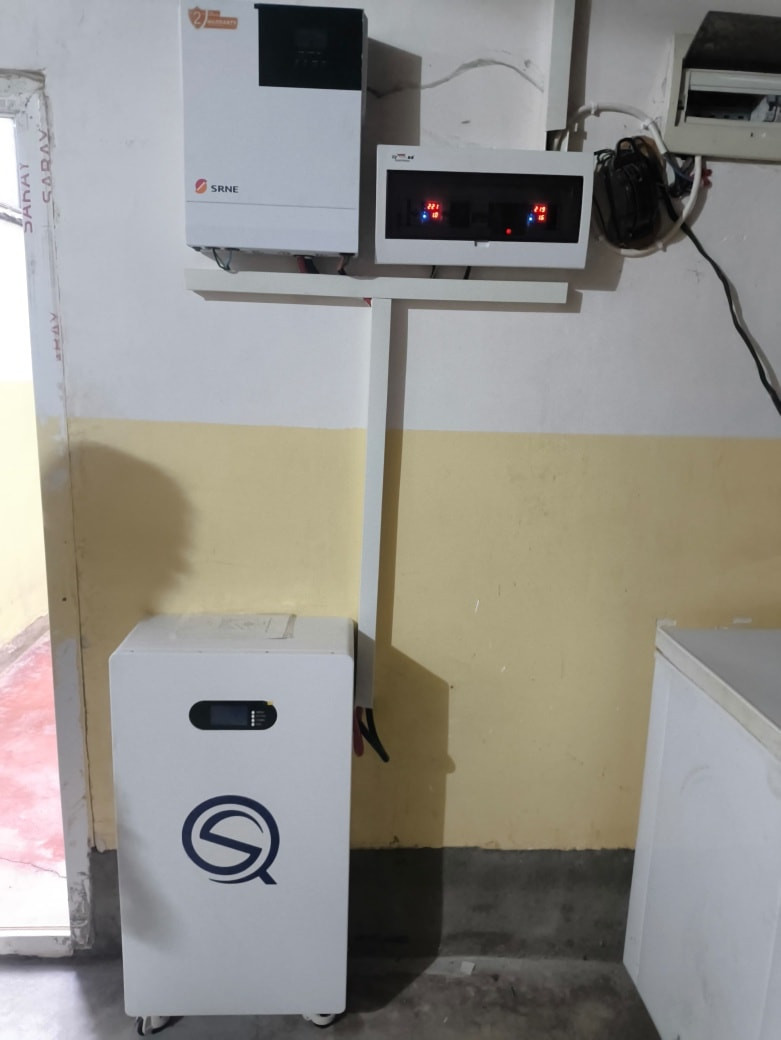 تم بفضل الله تجهيز وتنصيب  منظومة طاقة شمسية 
#لمنزل الأخ(#موفق_الحميد_النزام )
#ناحية_الرياض_حي_الشهداء
مكونات المنظومة:
🔵5 الواح ذات وجهين وكفاءة عالية وبضمان حقيقي
🔵 بطارية 16 كيلوواط ماركة Qs الممتازة
 🔵انفيرتر  5.6 كيلوواط ماركة Srne الغنية عن التعريف

مكتب هاني شاكر السلطان للطاقة الشمسية 
الحويجة #ناحية الرياض
هاني   ***********
ظافر ‏ ‪0780 680 4046‬‏
رعد ‏  ‪0782 496 9996‬‏
