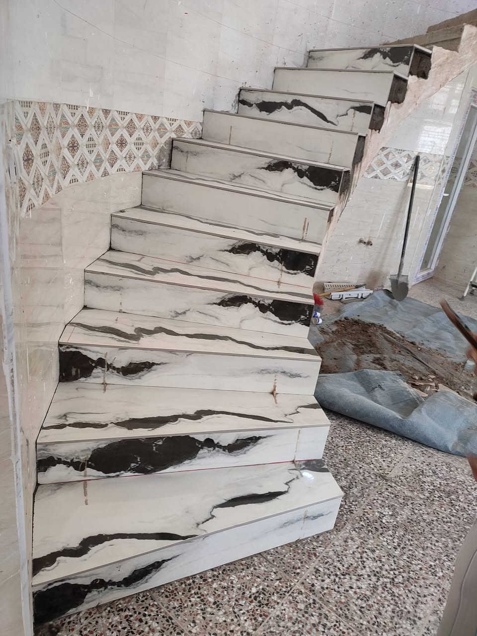 خلفه سيراميك متفرغ للعمل
نعمل سيراميك مرمر كرانيت 
بايات درج حجر قرض بورسلين 
استفسار اكثر اتصل 
 ***********واتساب***********
‏‪مستعدون لكافه أعمال الترميم
