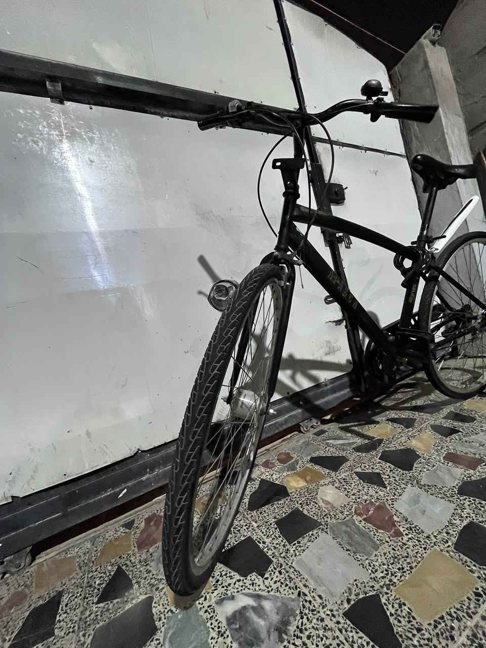 بايسكل C700 ياباني للبيع
شركة maruishi اليابانية

نوع APASCH 

حجم 27 

حساس امامي من شركة maruishi 

بايدرات اصلية maruishi 

جاملغات امامية و خلفية 

ستاند جانبي 

مكان تكدر تخلي بيه سلة إذا تحب تشد له 

كير 6 سرعات

جوب جديد 

صينية اصلية maruishi 

اربع ملصقات بلادية يابانية + 

تحذيرات تدل على ان البايسكل مسجل باليابان 

مستخدم بالعراق قليل

السعر 150 الف و بيه مجال للشراي

الشراي يتفضل *********** 

مكاني الكرادة
