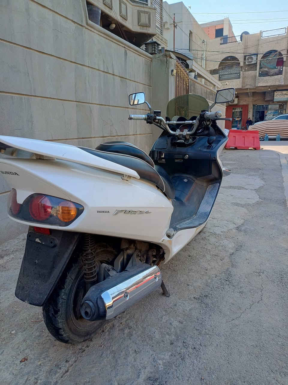 السلام عليكم فورزة 06 للبيع شغالة من كلشي الدراجة جديدة بمعنى الكلمة مكينة مكفولة من أي فتح 
لايت زنون عالي ناصي جامة طويلة بلادية تايرات جديدة
من كل النواحي مابيها أي نقص ترايدك وين ما يعجبك 
  عنوان بغداد المنصور 
اتصال ***********
