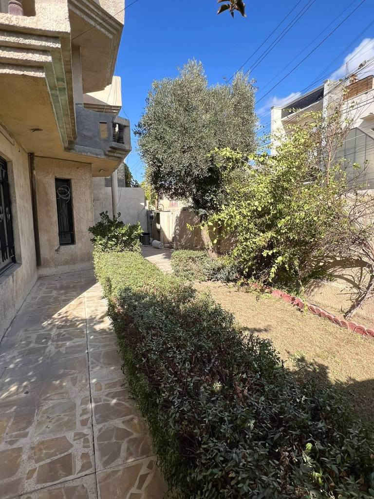 اعلان للبيع… .رقم (299)
اعلان ●○● للبيع 
بيت كلاسك ركن المساحه (300متر)  مقابل تشجير 400 متر
الواجه (15 متر)  النزال( 20 متر) 
الواقع في حي الجهاد مربع السمجه بالقرب من خدمي مطار بغداد ومقابل الاطباء 
ملاحظه //البيع قابل للتقسيم 

للاستفسار مراسلة الصفحه📬 اوالاتصال علئ الرقم يتوفر وتساب. 
((((***********📲)))))
{مكتب الديار للوساطه العقاريه وتعقيب المعاملات📂📇  وتسهيلها. 
((((((بأدارة سيد عمار.))))))) بغداد, العراق
