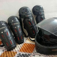 للبيع خوذه اصليه PROKX مع كسارات رجلين وادين اصليات  السعر 60الف/مع ال...