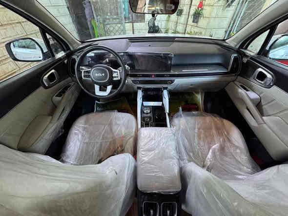 🌹جمعة مباركة عليكم جميعاً🌹 للبيع كيا سورنتو 2025زيرو مكفولة كفالة عامة من كلشي بعدها ب نايلون الشركة
مرقم بغداد بأسمي دولي 
ماشيه 4000 فقط  
لون ابيض
المواصفات
محرك 4سلندر
مري شفط 
لد خلفي بردات اصليه 
حساسات اماميه وخلفيه 
جنطة كهرباء 
تشغيل عن بعد 
شاشه دجيتال متصله 
لايت زينون   
لد نهاري   
كشنات كهرباء  السايق والصدر 

7راكب ٣قطع تبريد 
اوتو هولد. 
هاند بريك بصمه 
گير ماوس اربع انظمه قياده
ثلاث قطع تبريد  
السعر( 28,800 $)وبيها مجال بسيط
الاتصال  *********** وتساب متوفر او *********** اخوكم ابو ياسر بغداد
