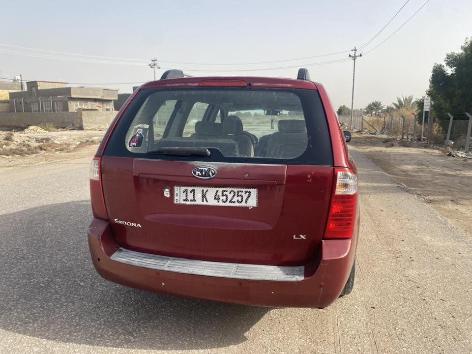 السلام عليكم سيارة سيدونا 2008 رقم بغداد سنويه 2036 هزه جديده سياره مكينه وكير وحداديه خير من الله سياره بأسمي تحويل ثاني يوم 
بيه جاملغ مبدل فقط 
السعر 125 وبيه مجال 
*********** 
المكان بابل الشوملي
