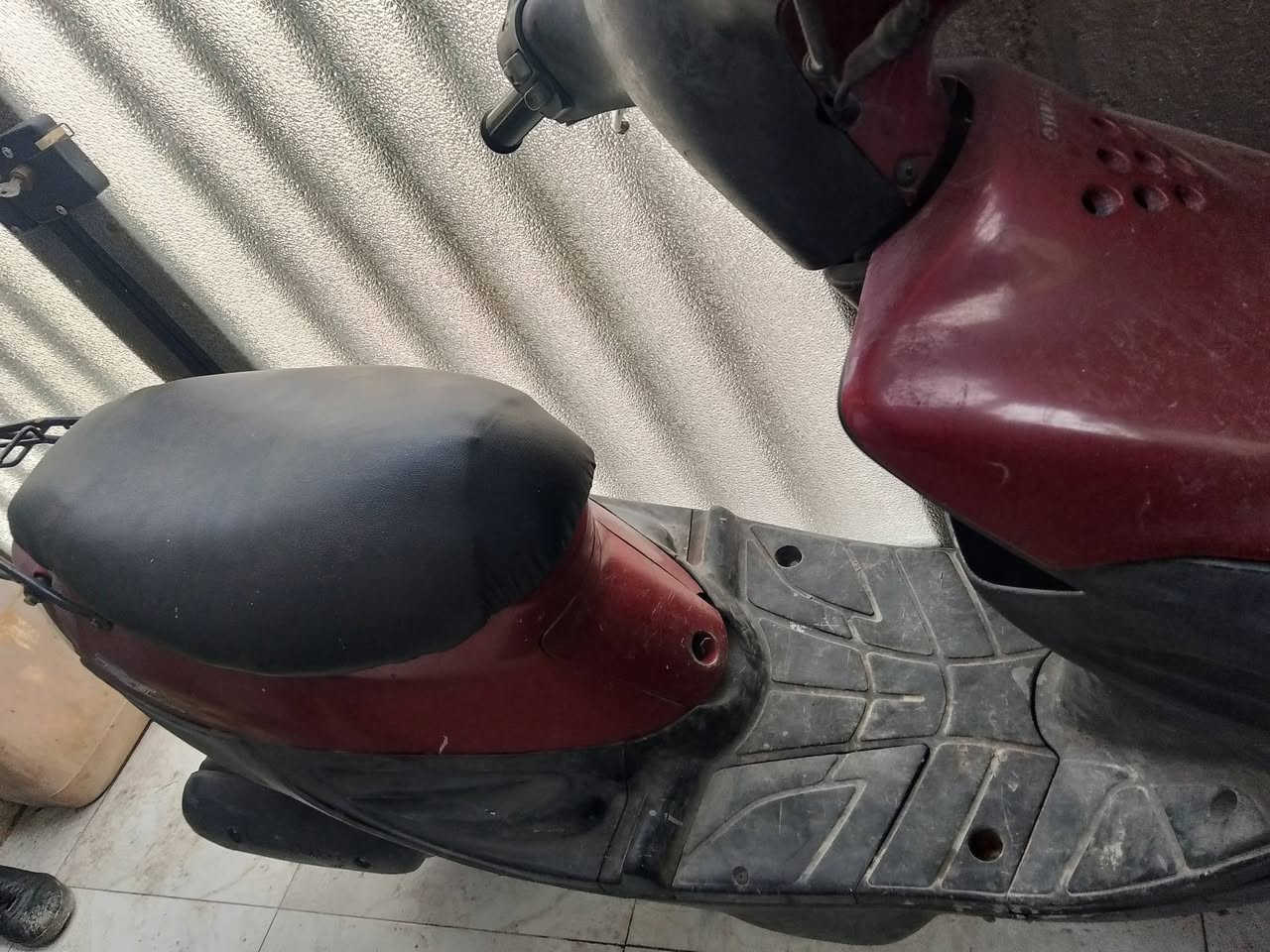 السلام عليكم للبيع بيجي 9 ازروف 60 دراجة مكفولة كفالة عامة مال رمبة صارلهة 5 اشهر  نازلة دراجة اي نقص مابيهة مكينة ممفتوحة كهربائيات شغالة سلف وهندر اشاير لايتات عداد بانزين عداد سرعة هورن قفل جنطة دبلات امامي خلفي دراجة اخت الرمبة شلعة ومعدل السعر 275 مكاني بغداد دورة شراي اتصل على رقم بي واتس اب ***********
