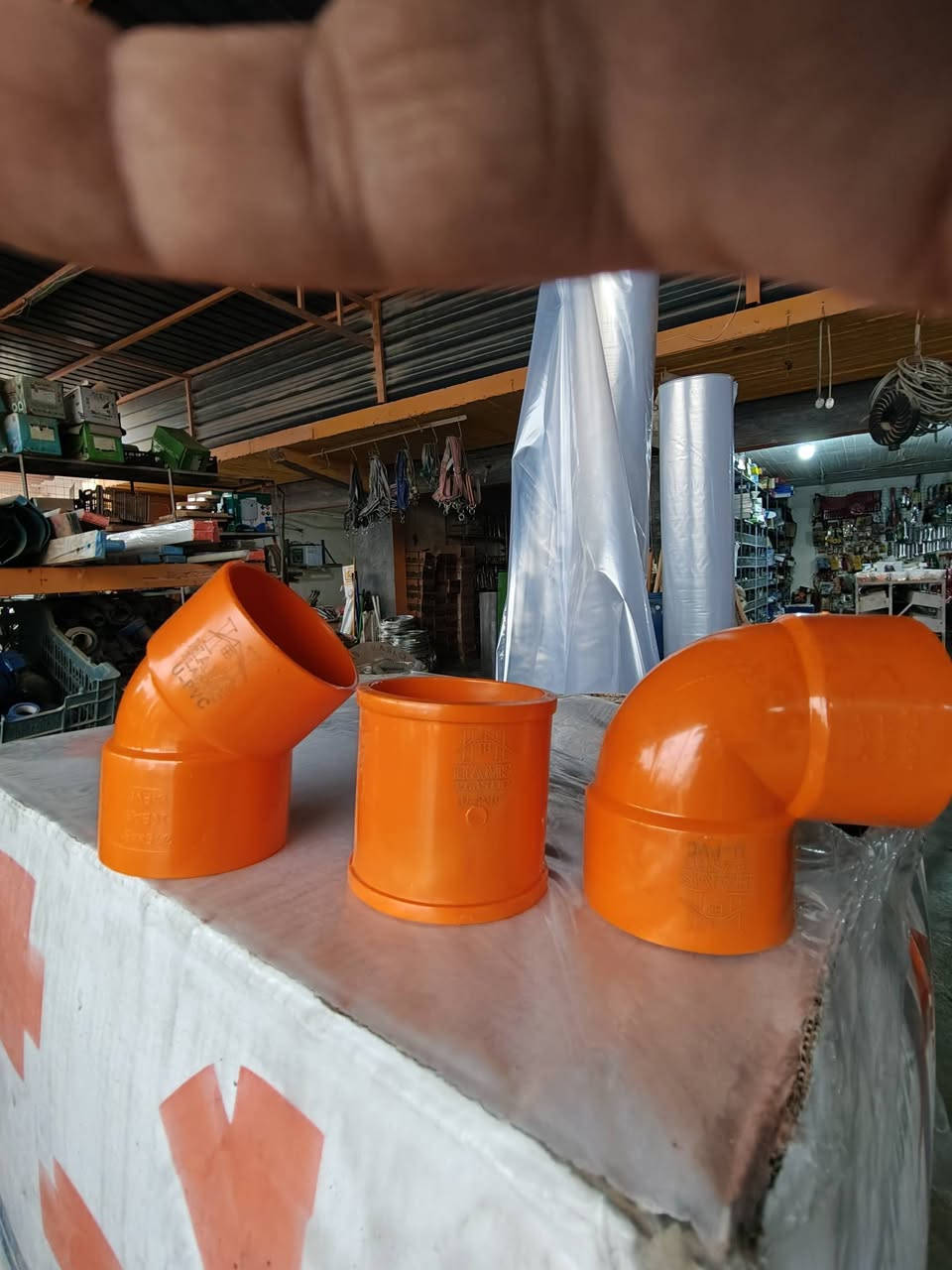 السلام عليكم
متوفر حالياً 
بوري مجاري اصلي 
مع الفتنگ
التفاصيل داخل الصور 
____________
العنوان مفرق شميط 
محلات الطعان 
مقابل مرطبات الواحة
للاستفسار الاتصال على الرقم
***********
***********
