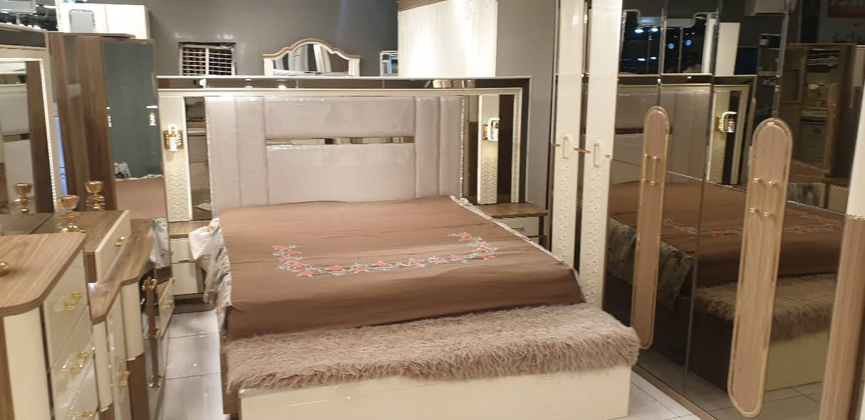 السلام عليكم
غرفة نوم للبيع ١١ قطعة نضيفة جدا 
نسبة النضافة ٩٥%
السرير بي خزانة على كبرة
السعر مليون وميتين 
***********
