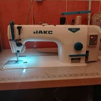 مكينة خياطة • جديدة • استعمال قليل
