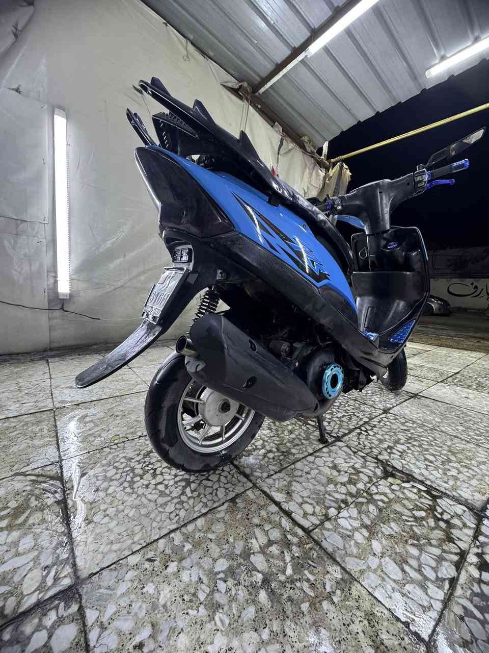 السلام عليكم 
للبيع ماكس عدله بوشه 49 بلاد ممفتوح  شلعة معدل بدون لا نضوح ولا تبخير ولا كهربائيات كلها شغاله  صوت بيها تزويد خارجي
كفرات جديده 💙
كلجات رياضي WF
صالنصه رياضي FM
يدات بريك متحركه kooso
وياله رياضي نجمه 🌟 
دوسات رياضي 
قبق فلاوين 💙
مرايات طياريه 
دبل خلفي رياضي
باقي الدراجة موضحه بالصور السعر المطلوب 650 وبيها مجال بسيط العنوان بغداد حي الجامعة للاستفسار ع الرقم
***********
***********
***********
