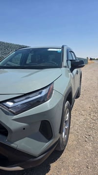 Rav4  سيارة تويوتا راف فور RAV4 موديل XLE 2023 بدون فتحة لون سمنتي وار...