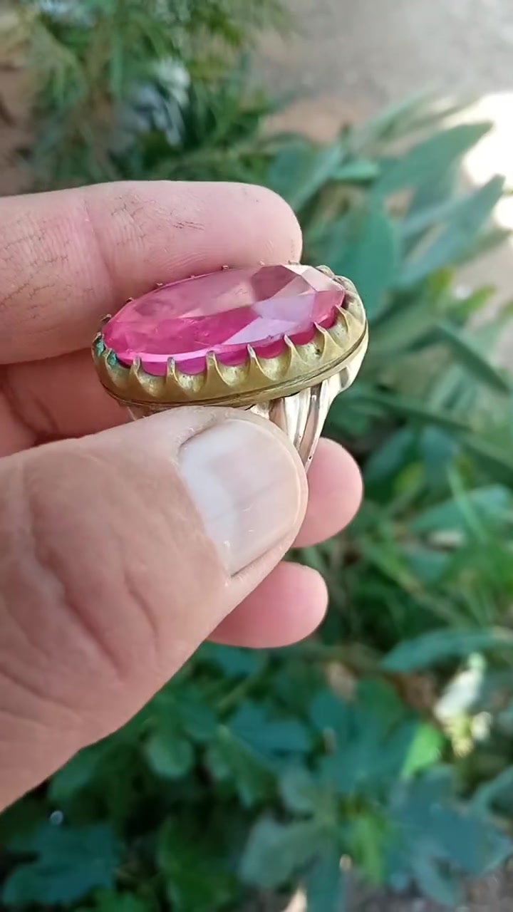 ياقوت صياغة ثقيله وزن خاتم ٣٢ غرام سعر ١٠٠


**إذا كنت صاحب هذا الإعلان وتريد حذفه لأي سبب، رجاءا أرسل رسالة إلى الدعم الفني**