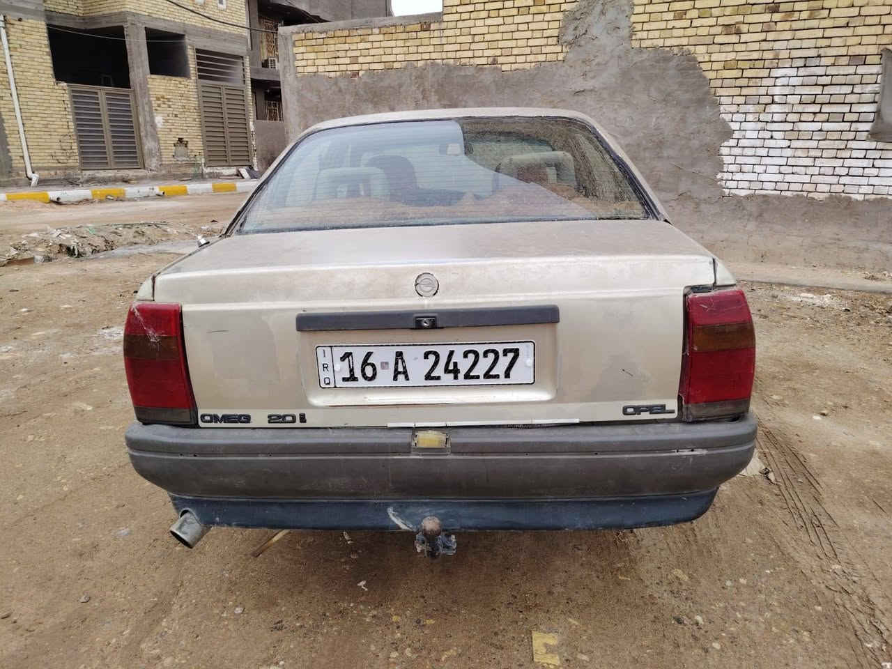 اوبل اوميكا للبيع
موديل ٨٩ 
حداديه ١٠٠ بل ١٠٠ 
باتري جديد 
طخم تاير جديد 
السياره شغله 
كير مكفول 
محرك بيه خيط بخار 
السيارة بسمي 
السنويه لغايه ٢٠٣٠
كير اوتو
السعر ٢٠ وبيه مجال


**إذا كنت صاحب هذا الإعلان وتريد حذفه لأي سبب، رجاءا أرسل رسالة إلى الدعم الفني**