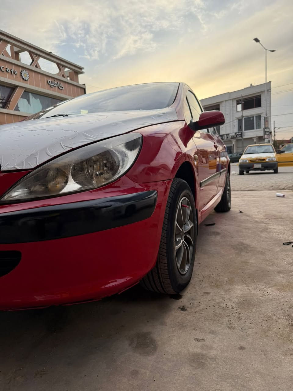 سلام وعليكم بيع فقط مكلف بلنشر لاتدخل خاص اتصل على صاحبها
بيجو 307 
موديل 2005 
سياره مابيها ايشي فقط قطعتين رش قبغ الجنطه وباب خلف السايق والباقي كله بلاد 
كير محرك تبريد خير من الله كلهن شغالات ومابيهن اي عيب سنويه بسمي جديده لحد سنة 2031 هزه وفحص جديد مسويها دفتر بانزين باقي فقط استلام هليام 
سياره كله علبلاد شاشة عطلات شغاله سويج بلادي وشغال قفل مركزي تحكم بلمري شغال نضام سبورت شغال نظام تزحلق شغال حتى سماعات الدشبول الفوك شغال بلادي وجك بلادي سياره كلها علبلاد وتايرات ويل كروم جديد شاشه ايبات
السعر55
***********
***********
