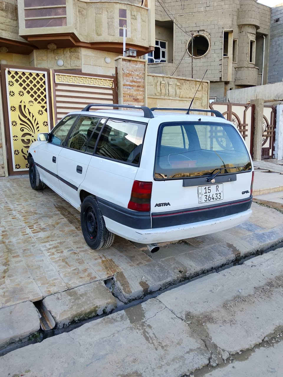 سيارة للبيع مكينه 16 كبس وكير عادي دواير بعد مامصلحه جملغ واحد بس مبدل سيارة جديدة سعر 53$ ***********/***********
