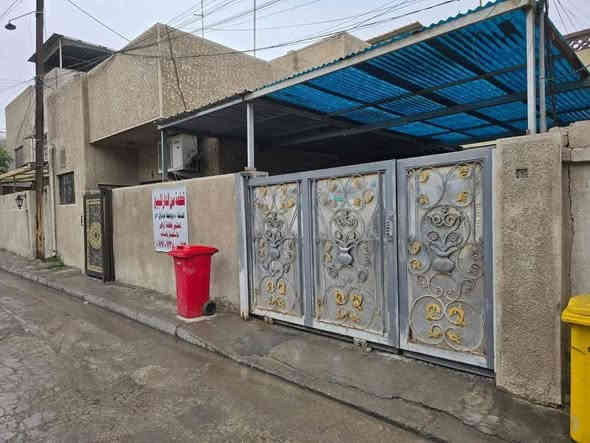 بسم الله الرحمن الرحيم 🌹
سعر المتر مليونين و ٣٠٠ للاستفسار واتساب *********** 📲 
السلام عليكم... الدار للبيع موقع هدوء جدا قبل القناة بفرع المشتل راس شارع المعلمين مقابل اعدادية الجمهورية خلف قهوتي الذهبية 
المساحة الكلية 240 متر واجهه 12 نزال 20
يحتوي على غرف نوم عدد ٥  هول عدد ٣ حمامات عدد ٣ مطبخ عدد ٣ كراج كبير يتسع إلى سيارتين
عكاده ننضيف....
يباع كامل أو تقطيع بمسحات حلوه
٨٠ متر واجهة ٤ نزال ٢٠
١٠٠ متر واجهة ٥ نزال ٢٠
١٢٠ متر واجهة ٦ نزال ٢٠
١٤٠ متر واجهة ٧ نزال ٢٠
١٦٠ متر واجهة ٨ نزال ٢٠
القطع يعتبر قطعة أرض
للاستفسار واتساب ***********
