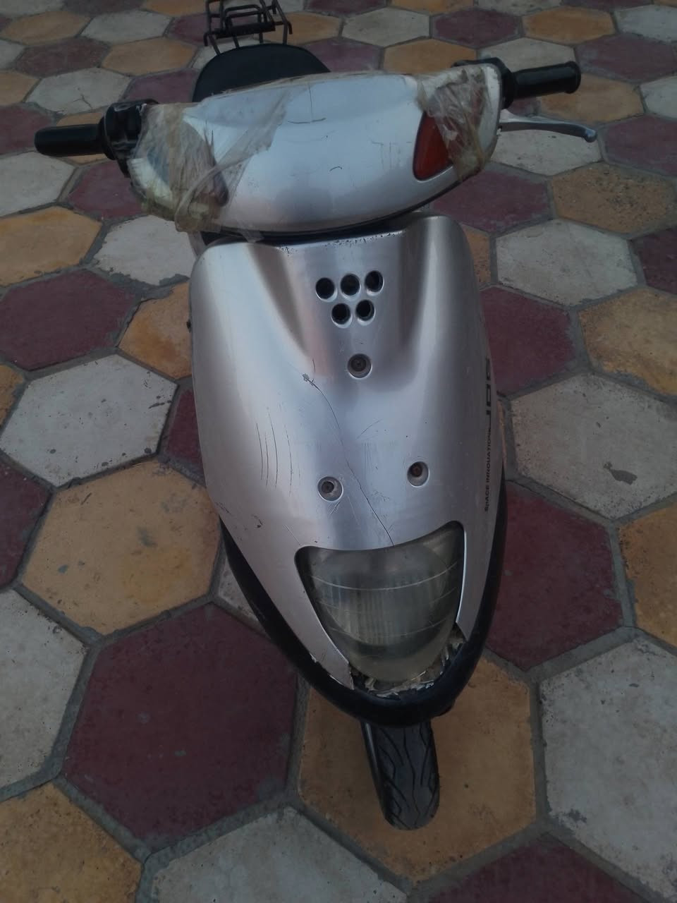 سلام عليكم دراجه للبيع مكينه حاويه مامشتغله قبل سبوع شديتها بيها شلعه تخبل 
سعر 300 وبيها مجال ناصريه مركز 
***********
