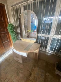 ميز تواليت • نظيف • كرادة