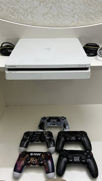 🎮 بكج كامل لعشاق الكيمنك - PS4 Slim مهكر مع UPS بحالة الوكالة!🎮  للبيع...