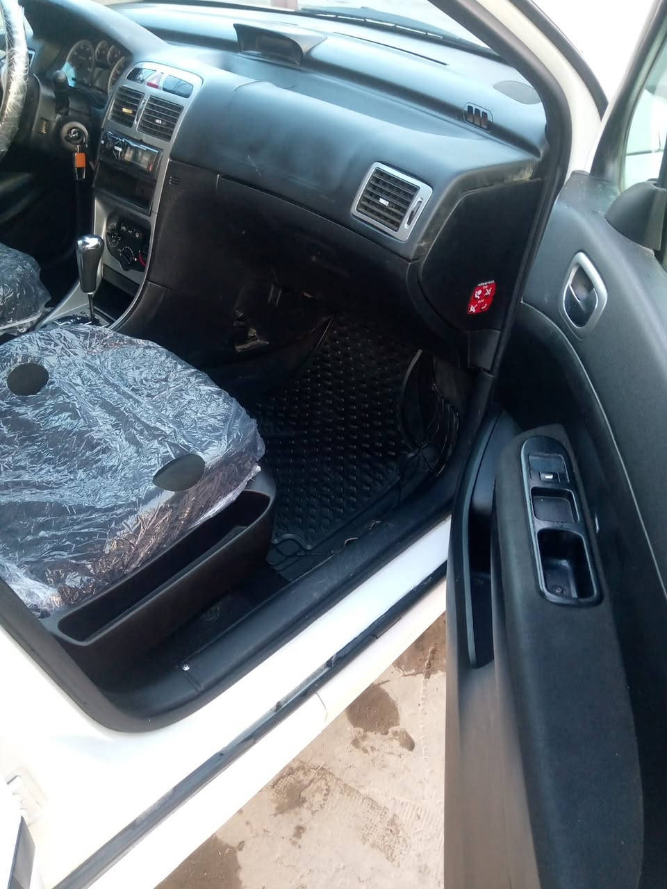 بيجو ٣٠٧موديل ٢٠٠٥ سياره جاهزه محرك وكير وحداديه تبريد رقم كركوك سنويه جديده مشروع وطني مكانه بكركوك *********** سعر ٥٧ورقه بيه بطاقه بنزين
