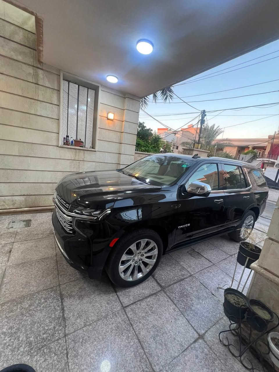 � للبيع | شيفروليت تاهو Premier 2023 خليجي اخت الزيرو🔥
✅ وكالة المنصور
✅ كفالة من الدبل كود و الفتح
✅ مغلفة PPF أصلي مع ضمان 15 سنة

* الموديل: 2023
* اللون: أسود
* العداد: 16,000 كم فقط
* المحرك: 5300 CC (V8 - 8 سلندر)

المواصفات:
✔️ سقف بانوراما
✔️ دخول وتشغيل ذكي (بصمة) للأبواب الأربعة
✔️ مقاعد كهربائية مع التدفئة والتبريد
✔️ مقاعد ميموري
✔️ ديكور خشب فاخر
✔️ شاحن لاسلكي
✔️ جنوط 22 إنج
✔️ كاميرات 360° (Bird View)
✔️ نظام تعليق مستقل
✔️ نظام صوت BOSE مع 10 سماعات
✔️ دواسات كهربائية مع إنارة LED
✔️ نظام سحب مقطورة متكامل مع كاميرا
✔️ جكات كهربائية 
صار بيه اصبع بارد اثر رجعة باب لا غير
السعر ٥٦٥ مع مجال بسيط مكانه بغداد الاعظمية رقمي ***********
